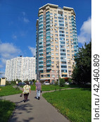 Восемнадцатиэтажный одноподъездный монолитный жилой дом, построен в 2008 году. Камчатская улица, 4, корпус 2. Район Гольяново. Город Москва (2023 год). Редакционное фото, фотограф lana1501 / Фотобанк Лори