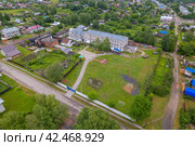 Вид с высоты на психоневрологический интернат в Верхошижемье (аэросъемка 2022 года) Стоковое фото, фотограф Владислав Самошкин / Фотобанк Лори