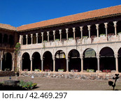 Iglesia De Santo Domingo, the ancient church, Inca temple of Sun, Cusco, Peru (2011 год). Редакционное фото, фотограф Сергей Стрелков / Фотобанк Лори