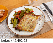 Fried piece of rib bone-in pork garnish with stewed beans and carrot. Стоковое фото, фотограф Яков Филимонов / Фотобанк Лори