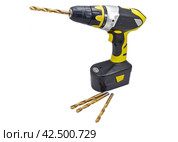 Электрическая ручная дрель и сверла на белом фоне. Electrical hand drill and drill bits isolated on white background. Стоковое фото, фотограф Татьяна Д / Фотобанк Лори