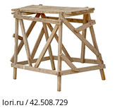 Строительный деревянный подмосток на белом фоне. Construction ladder on white background. Стоковое фото, фотограф Татьяна Д / Фотобанк Лори