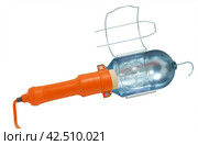 Ручная лампа с выключателем и защитным кожухом на белом фоне. Mechanic's work lamp, isolated on white. Стоковое фото, фотограф Татьяна Д / Фотобанк Лори