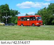 Автобус № 523м на рейсе. Кутузовский проспект. Район Очаково-Матвеевское. Город Москва (2012 год). Редакционное фото, фотограф lana1501 / Фотобанк Лори