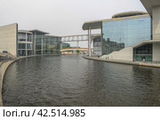 Maria Elisabeth Lueders House is a landmark in Berlin. The building is part of the Bundestag, Germany's federal parliament, and is located on the banks of the River Spree. (2011 год). Редакционное фото, фотограф Воловодов Владимир / Фотобанк Лори