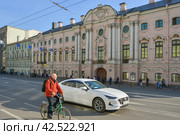 Санкт-Петербург. На улицах города - Невский проспект, Строгановский дворец (2024 год). Редакционное фото, фотограф Александр Алексеев / Фотобанк Лори
