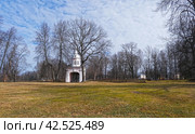 St. Petersburg, Oranienbaum palace and park ensemble, Entrance gate of the Peterstadt fortress in spring. Редакционное фото, фотограф Елена  Попкова / Фотобанк Лори