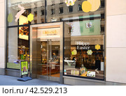 Laderach, largest flagship chocolate store, before Easter in New York City on 5th Avenue (2014 год). Редакционное фото, фотограф Валерия Попова / Фотобанк Лори
