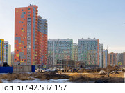 ЖК Северная Палитра на Графской улице в Девяткино Западное Мурино 2023 год. Редакционное фото, фотограф Евгения Колодкина / Фотобанк Лори