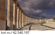 Forum (Oval Plaza) in Gerasa (Jerash), Jordan. Was built in the first century AD. Against the background of a beautiful sky with clouds, 4K, time lapse (2024 год). Стоковое видео, видеограф Владимир Журавлев / Фотобанк Лори