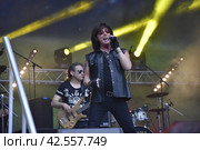 Вокалист группы Deep Purple Joe Lynn Turner на концерте Арт-футбол в Москве (2017 год). Редакционное фото, фотограф Наталья Филатова / Фотобанк Лори