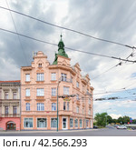 Beautiful pink building on Fugnerova street. Pilsen, Czech Republic (2018 год). Редакционное фото, фотограф Belikart / Фотобанк Лори