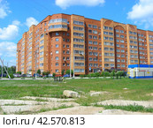 Девятиэтажный девятиподъездный жилой дом. Построен в 2004 году СК "Дружба". Советская улица, 54. Город Домодедово, Московская область (2012 год). Стоковое фото, фотограф lana1501 / Фотобанк Лори
