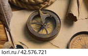 Antique Nautical Compasses on an Old World Map in Soft Lighting. Стоковое видео, видеограф Сергей Толмачёв / Фотобанк Лори