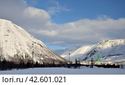 Early spring landscape in March of Khibiny Mountains from Botanical Garden street, Kirovsk, Murmansk region, Russia (2024 год). Стоковое фото, фотограф Алексей Антипов / Фотобанк Лори