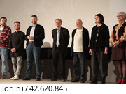 Команда создателей фильма  "Русские путешественники в Африке" на сцене Дома Кино (2024 год). Редакционное фото, фотограф Дмитрий Неумоин / Фотобанк Лори