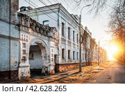 Богадельня Вахрамеева, улица Красный съезд, Ярославль (2021 год). Стоковое фото, фотограф Baturina Yuliya / Фотобанк Лори