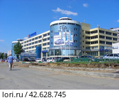 Многоэтажный паркинг. Пятиэтажное здание, построенное в 2004 году. Шоссе Энтузиастов, 59. Район Ивановское. Город Москва (2012 год). Редакционное фото, фотограф lana1501 / Фотобанк Лори