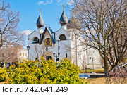 Покровский собор (Собор Покрова Пресвятой Богородицы). Марфо-Мариинская обитель милосердия. Солнечный день, весна. Москва. Россия (2024 год). Редакционное фото, фотограф E. O. / Фотобанк Лори