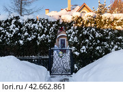 Загородный дом (дача)  зимним морозным  днем. Стоковое фото, фотограф Pukhov K / Фотобанк Лори