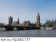 Лондон, Англия, Великобритания 23 мая 2009 года: Вид с Темзы на Вестминстерский мост, Вестминстерский дворец и Биг Бен. Редакционное фото, фотограф Оксана Борисовна Юмашева / Фотобанк Лори