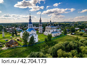 Вид с высоты на комплекс церквей и колокольню в Лальске (аэросъемка 2023 года) Стоковое фото, фотограф Владислав Самошкин / Фотобанк Лори