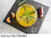 Homemade beef bone and vegetable broth with turmeric seasoning in a glass jar for storage and carrying. Healthy food with collagen and amino acids. Copy space. Стоковое фото, фотограф Глущенко Елена / Фотобанк Лори