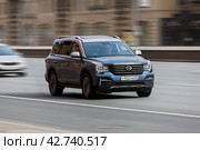 Fast moving GAC GS8 on the city road. Blue SUV with man driving. Trumpchi GS8 auto in fast motion with blurred background. Speeding in the city concept. Редакционное фото, фотограф Константин Григорьев / Фотобанк Лори