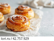 Cinnamon buns on a Scandi table. Image for cafe menu, Banner. Стоковое AI-изображение, AI-художник Ирина Ручушкина / Фотобанк Лори