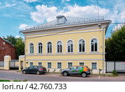Malyi Drovyanoy Pereulok, view of the former main house of the Lomov-Brashnin city estate, 1819, landmark: Moscow, Russia - August 14, 2022. Редакционное фото, фотограф Алексей Голованов / Фотобанк Лори