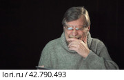 Adult man with a beard. The expression of the emotions of laughter. Стоковое видео, видеограф EStarodubov / Фотобанк Лори