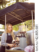 Female barrista making coffee for clients. Стоковое фото, фотограф Viktor Cap / PantherMedia / Фотобанк Лори