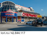 Shopping Mall Sundress and supermarket BILLA. Russia, city of Tula, 1 July 2016. Редакционное фото, фотограф Сергей Н / Фотобанк Лори