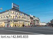 Зеленый мост через Мойку. Дом И. Г. Неймана - Дом К. Б. Котомина. Санкт-Петербург (2019 год). Редакционное фото, фотограф Александр Щепин / Фотобанк Лори