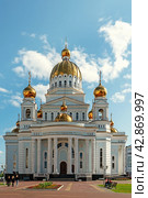 Saransk, Russia - June 5, 2023. Cathedral of St. Theodore Ushakov in Saransk, Russia. It is named after the Russian saint and admiral Fyodor Ushakov. The inscription above the entrance of the Cathedral of the Holy Righteous Warrior Theodore Ushakov. Редакционное фото, фотограф Оксана Медведева / Фотобанк Лори