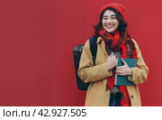 Woman Holding Suitcase and Smiling. Стоковое AI-изображение, AI-художник Юлия Гапеенко / Фотобанк Лори