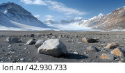 Antarctic oasis landscape, area free of snow and ice in the otherwise ice-covered continent. Стоковое AI-изображение, AI-художник Евгений Харитонов / Фотобанк Лори