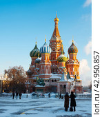 Saint Basils Cathedral on Red Square of Moscow in winter. Стоковое фото, фотограф Яков Филимонов / Фотобанк Лори