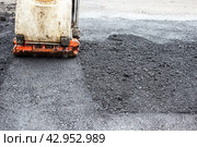 Asphalt rammer. laying the road surface. Стоковое фото, фотограф Радомир Тарасов / Фотобанк Лори