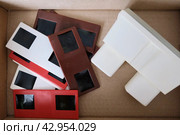 A slide show with slides in a box. Retro, slides. Old plastic stereoscope with stereo card. Outdated 3D viewing device. Children toy. Стоковое фото, фотограф Терехова Марина / Фотобанк Лори