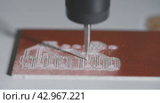 machine with numerical control CNC carries out milling of printed circuit boards, Circuit Engraving, Diy Circuit Boards PCB, 4K. Стоковое видео, видеограф Ольга Ильина / Фотобанк Лори