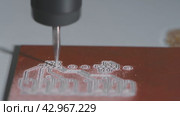 machine with numerical control CNC carries out milling of printed circuit boards, Circuit Engraving, Diy Circuit Boards PCB, 4K. Стоковое видео, видеограф Ольга Ильина / Фотобанк Лори