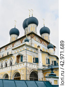Church of the Nativity of Christ of the 17th century in the town of Tutaev (2023 год). Стоковое фото, фотограф Сергей Фролов / Фотобанк Лори