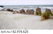 Storm on Baltic Sea. Breakwaters. Стоковое видео, видеограф Мария Паина / Фотобанк Лори