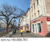 Владивосток, улица Светланская, дом 17. Бывший доходный дом Катчана весной 2020 года. Редакционное фото, фотограф Овчинникова Ирина / Фотобанк Лори