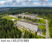 Вид с высоты на районную больницу в Омутнинске (аэросъемка 2020 года) Стоковое фото, фотограф Владислав Самошкин / Фотобанк Лори