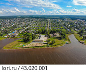 Вид с высоты на медицинский колледж в Омутнинске (аэросъемка 2020 года) Стоковое фото, фотограф Владислав Самошкин / Фотобанк Лори