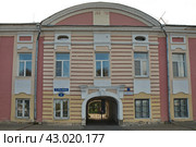 Дом № 7 на набережной Степана Разина в Твери, Россия (2023 год). Редакционное фото, фотограф Елена Коромыслова / Фотобанк Лори