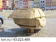 Cement cast of a car body. Ceske Budejovice, Czech Republic (2018 год). Редакционное фото, фотограф Belikart / Фотобанк Лори