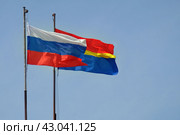 Флаги России и Калининградской области на административном здании в Калининграде (2024 год). Редакционное фото, фотограф Ольга Дмитренко / Фотобанк Лори